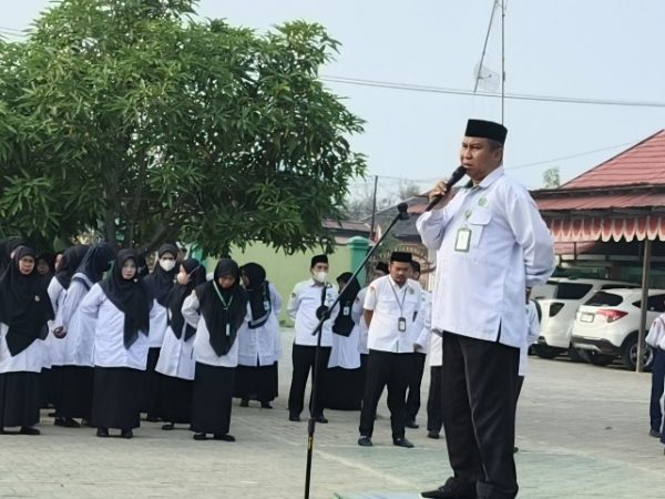 MTsN 1 Hulu Sungai Utara Tegaskan Pentingnya Disiplin dan Tidak Menyepelekan Olahraga MTsN 1 Hulu Sungai Utara Tegaskan Pentingnya Disiplin dan Tidak Menyepelekan Olahraga