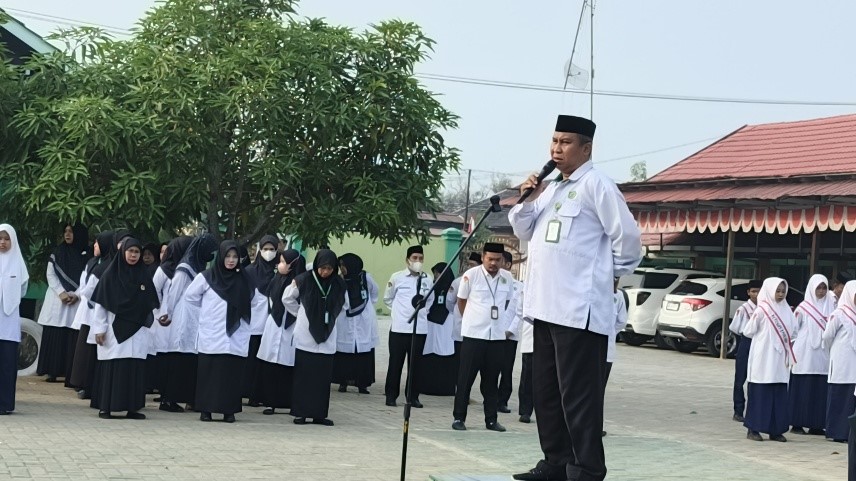 MTsN 1 Hulu Sungai Utara Tegaskan Pentingnya Disiplin dan Tidak Menyepelekan Olahraga MTsN 1 Hulu Sungai Utara Tegaskan Pentingnya Disiplin dan Tidak Menyepelekan Olahraga