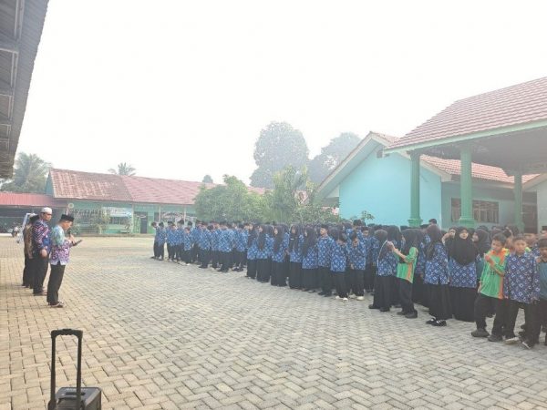 Kamad MTsN 1 HSU Imbau Jaga Kebersihan dan Ketertiban Jelang Peringatan Maulid Nabi Kamad MTsN 1 HSU Imbau Jaga Kebersihan dan Ketertiban Jelang Peringatan Maulid Nabi