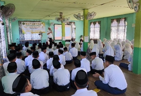 MTsN 1 HSU Kenalkan Kemadrasahan dan Nilai-nilai Madrasah kepada Murid Baru di Hari Pertama MATAMUDA MTsN 1 HSU Kenalkan Kemadrasahan dan Nilai-nilai Madrasah kepada Murid Baru di Hari Pertama MATAMUDA