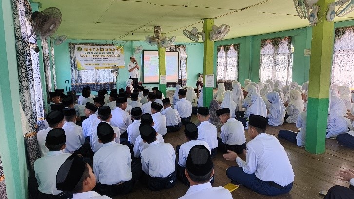 MTsN 1 HSU Kenalkan Kemadrasahan dan Nilai-nilai Madrasah kepada Murid Baru di Hari Pertama MATAMUDA