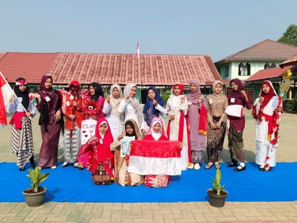 Asah Kreativitas dan Cinta Tanah Air, MTsN 1 HSU Gelar Lomba Fashion Show Bertema Pahlawan Nasional Asah Kreativitas dan Cinta Tanah Air, MTsN 1 HSU Gelar Lomba Fashion Show Bertema Pahlawan Nasional