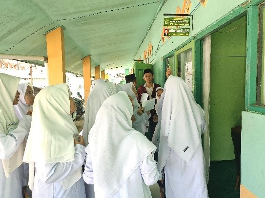 Seru dan Edukatif, Murid Baru MTsN 1 HSU Ikuti Amazing Race Kenali Ruangan Madrasah Seru dan Edukatif, Murid Baru MTsN 1 HSU Ikuti Amazing Race Kenali Ruangan Madrasah