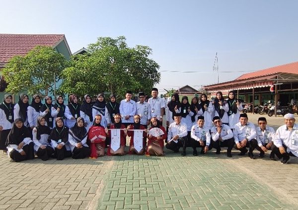 Semarak Kemerdekaan di MTsN 1 HSU: Upacara Bendera Iringi Pembukaan Class Meeting Semarak Kemerdekaan di MTsN 1 HSU: Upacara Bendera Iringi Pembukaan Class Meeting