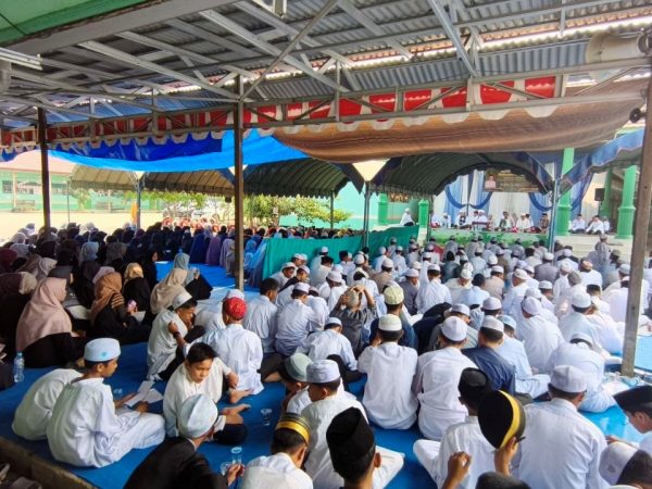 MTsN 1 HSU Gelar Peringatan Maulid Nabi Muhammad SAW, Hadirkan Penceramah Guru Gabin MTsN 1 HSU Gelar Peringatan Maulid Nabi Muhammad SAW, Hadirkan Penceramah Guru Gabin