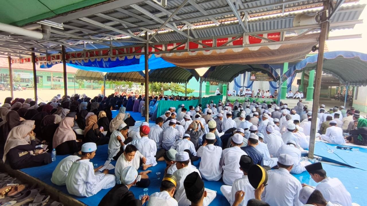 MTsN 1 HSU Gelar Peringatan Maulid Nabi Muhammad SAW, Hadirkan Penceramah Guru Gabin MTsN 1 HSU Gelar Peringatan Maulid Nabi Muhammad SAW, Hadirkan Penceramah Guru Gabin