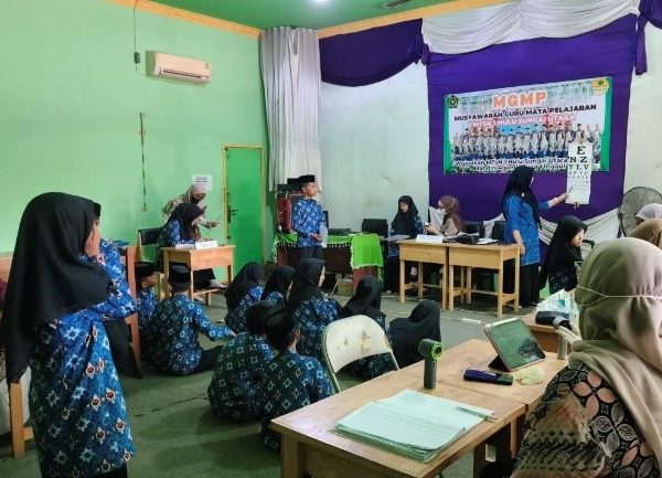 Hari Keempat MATAMUDA, MTsN 1 HSU Gelar Cek Kesehatan Gratis Bagi Seluruh Murid Baru Hari Keempat MATAMUDA, MTsN 1 HSU Gelar Cek Kesehatan Gratis Bagi Seluruh Murid Baru