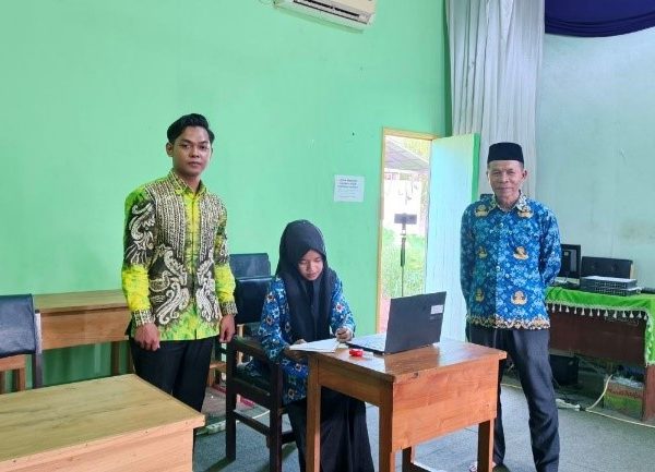 Empat Murid MTsN 1 HSU Ikuti OSN-P Kalimantan Selatan Bidang IPA, Matematika, dan IPS Empat Murid MTsN 1 HSU Ikuti OSN-P Kalimantan Selatan Bidang IPA, Matematika, dan IPS