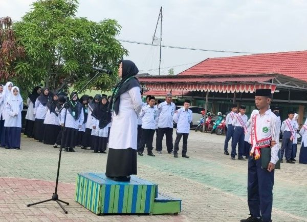 Guru BK MTsN 1 HSU Ajak Warga Madrasah Jaga Kebersihan Diri dan Hati serta Tolak Perilaku Bullying Guru BK MTsN 1 HSU Ajak Warga Madrasah Jaga Kebersihan Diri dan Hati serta Tolak Perilaku Bullying