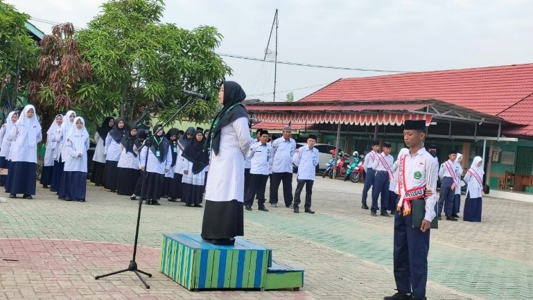 Guru BK MTsN 1 HSU Ajak Warga Madrasah Jaga Kebersihan Diri dan Hati serta Tolak Perilaku Bullying Guru BK MTsN 1 HSU Ajak Warga Madrasah Jaga Kebersihan Diri dan Hati serta Tolak Perilaku Bullying