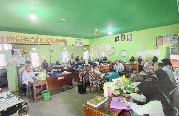 MTsN 1 HSU Gelar Rapat Dinas Awal Agustus, Tekankan Kepatuhan Juknis BOS hingga Persiapan Class Meeting HUT RI MTsN 1 HSU Gelar Rapat Dinas Awal Agustus, Tekankan Kepatuhan Juknis BOS hingga Persiapan Class Meeting HUT RI