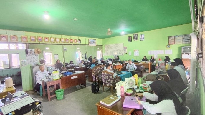 MTsN 1 HSU Gelar Rapat Dinas Awal Agustus, Tekankan Kepatuhan Juknis BOS hingga Persiapan Class Meeting HUT RI MTsN 1 HSU Gelar Rapat Dinas Awal Agustus, Tekankan Kepatuhan Juknis BOS hingga Persiapan Class Meeting HUT RI