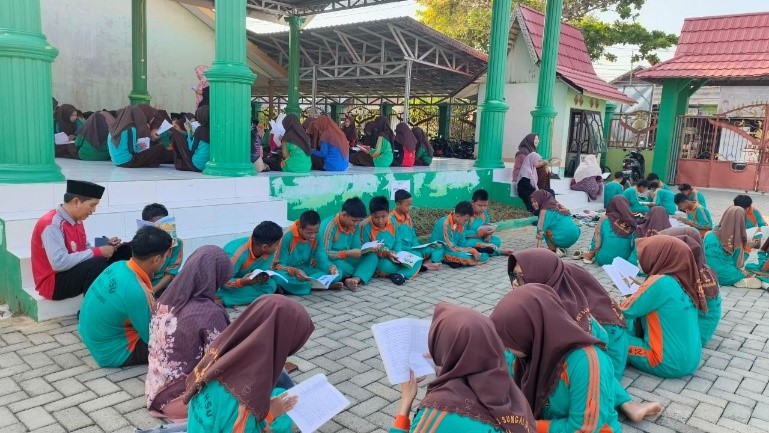 MTsN 1 HSU Gelar Jumat Sehat dan Jumat Literasi, Murid Antusias Ikuti Senam hingga Makan Bergizi Bersama MTsN 1 HSU Gelar Jumat Sehat dan Jumat Literasi, Murid Antusias Ikuti Senam hingga Makan Bergizi Bersama