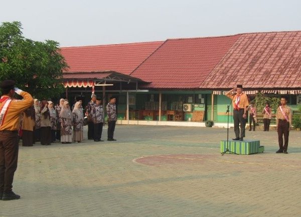 MTsN 1 HSU Gelar Upacara Peringatan Hari Pramuka ke-65, Teguhkan Semangat Tri Satya dan Dasa Darma MTsN 1 HSU Gelar Upacara Peringatan Hari Pramuka ke-65, Teguhkan Semangat Tri Satya dan Dasa Darma