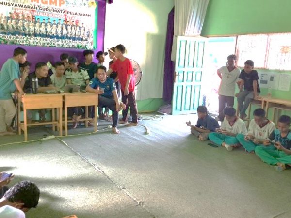 Perdana, MTsN 1 HSU Gelar Lomba Mobile Legends dalam Rangkaian Class Meeting Perdana, MTsN 1 HSU Gelar Lomba Mobile Legends dalam Rangkaian Class Meeting