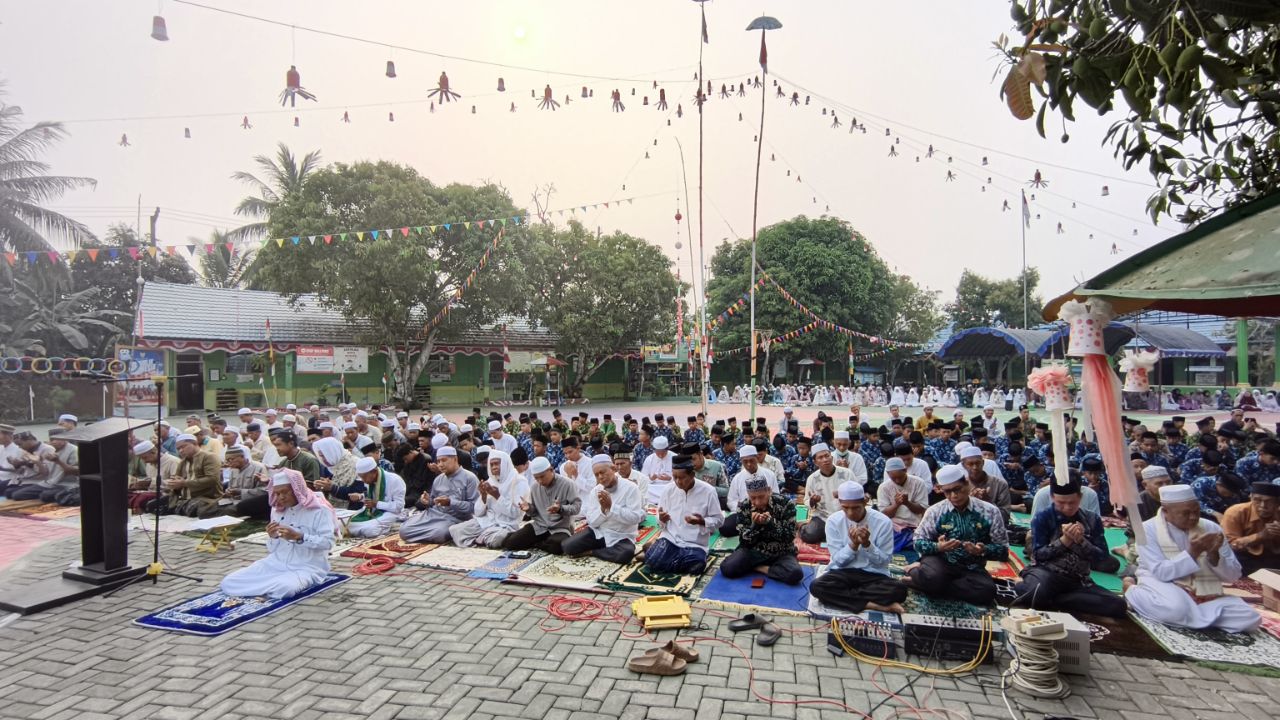 MTsN 1 HSU Gelar Sholat Istisqa' Bersama, Mohon Hujan di Tengah Ancaman Karhutla MTsN 1 HSU Gelar Sholat Istisqa' Bersama, Mohon Hujan di Tengah Ancaman Karhutla