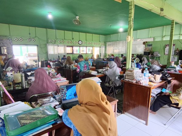 PTK MTsN 1 HSU Gelar Rapat Dinas Bulan September, Bahas Persiapan PKKM Tahun Ke-4, PKG, dan Supervisi PTK PTK MTsN 1 HSU Gelar Rapat Dinas Bulan September, Bahas Persiapan PKKM Tahun Ke-4, PKG, dan Supervisi PTK