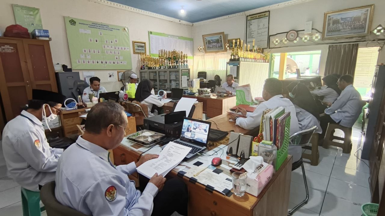 Kamad MTsN 1 HSU Sampaikan Poin Penilaian Supervisi Tenaga Kependidikan Tahun Ajaran 2026/2027 Kamad MTsN 1 HSU Sampaikan Poin Penilaian Supervisi Tenaga Kependidikan Tahun Ajaran 2026/2027