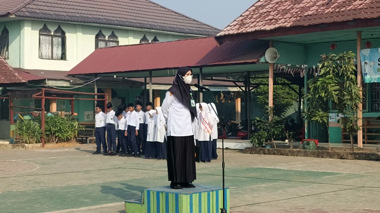 Bak Pohon yang Berbuah Manis, Ini Pesan Menyentuh Pembina Upacara MTsN 1 HSU tentang Arti Kebermanfaatan Bak Pohon yang Berbuah Manis, Ini Pesan Menyentuh Pembina Upacara MTsN 1 HSU tentang Arti Kebermanfaatan