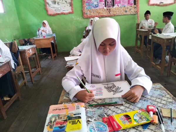 Murid Kelas VIII MTsN 1 HSU Praktik Gambar Motif Garis pada Tumbuhan Murid Kelas VIII MTsN 1 HSU Praktik Gambar Motif Garis pada Tumbuhan